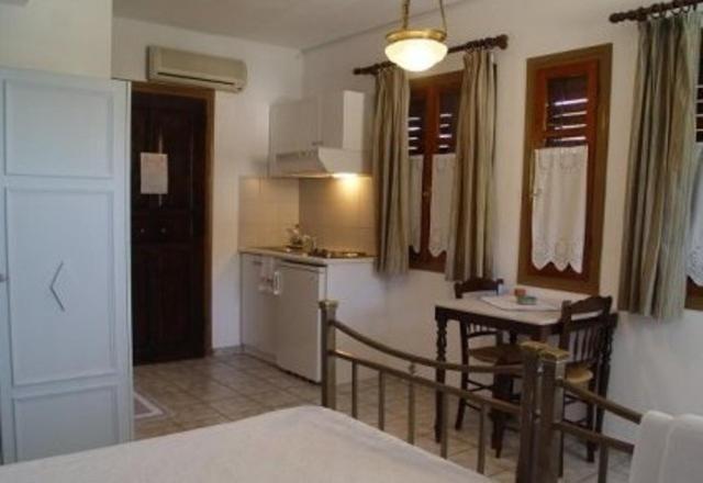 Pleoussa Studio And Apartments Skopelos Town Exterior photo