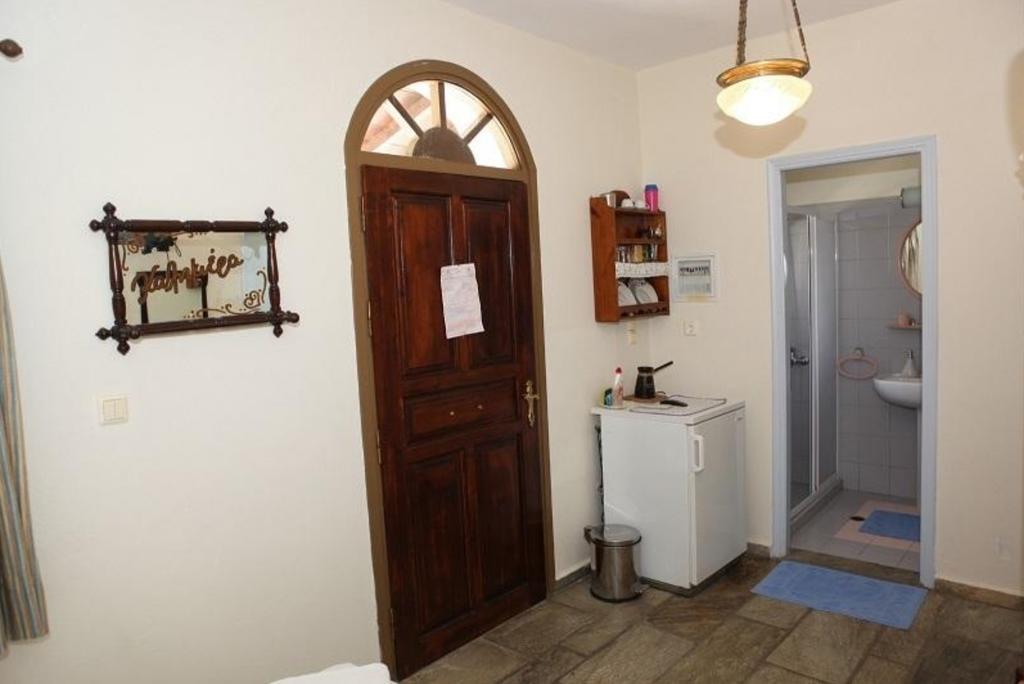 Pleoussa Studio And Apartments Skopelos Town Exterior photo