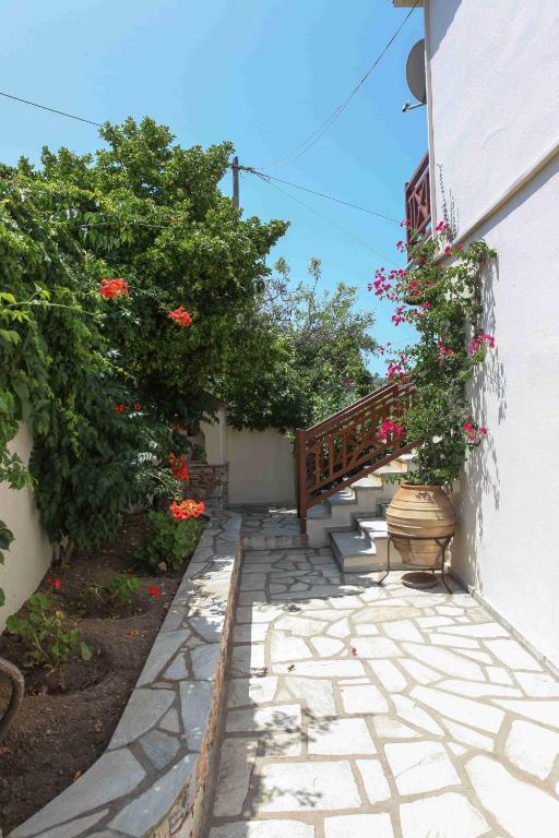 Pleoussa Studio And Apartments Skopelos Town Exterior photo