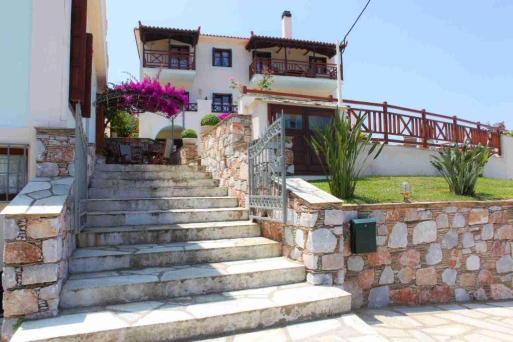 Pleoussa Studio And Apartments Skopelos Town Exterior photo